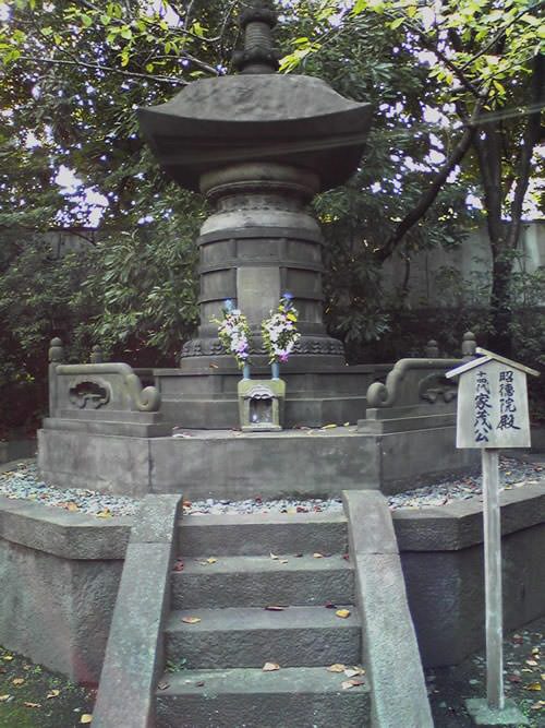徳川家茂の石塔（増上寺の墓所）