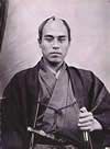 福沢諭吉（1862年、パリの国立自然史博物館にて）