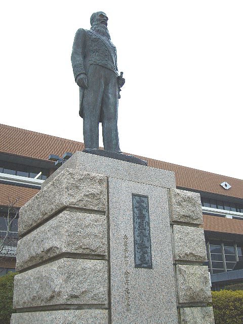 大鳥圭介 銅像（兵庫県上郡町役場前）