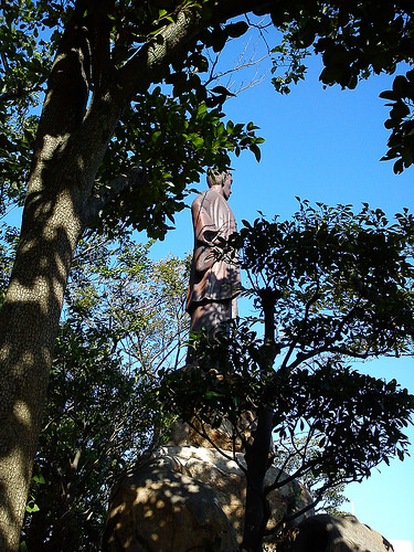高杉晋作像（日和山公園／斜め後ろから） 