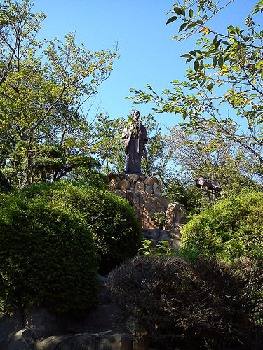 高杉晋作像（日和山公園／遠景）