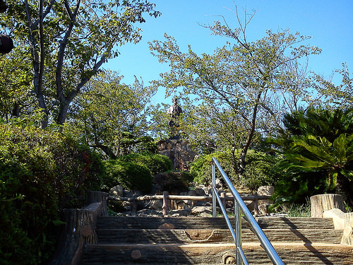 高杉晋作像（日和山公園／遠景2）
