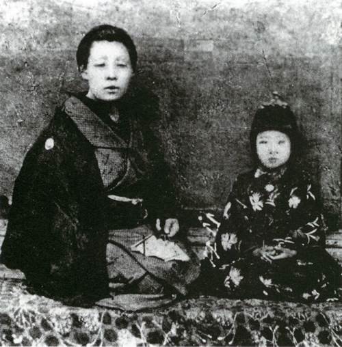 坂本乙女（写真左、坂本龍馬の実姉）