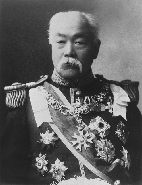 松方正義（大礼服を着用、聖マイケル・聖ジョージ勲章を佩用）