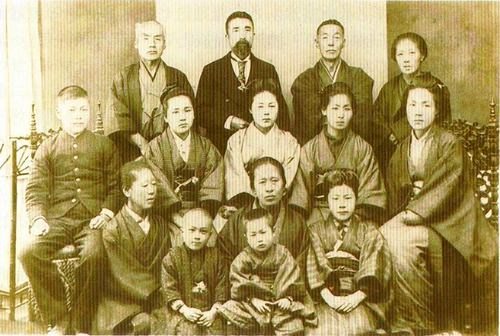 坂本直寛（坂本龍馬の甥）一家の写真 (明治31年）