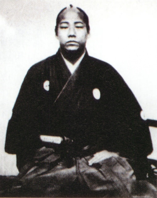 谷万太郎